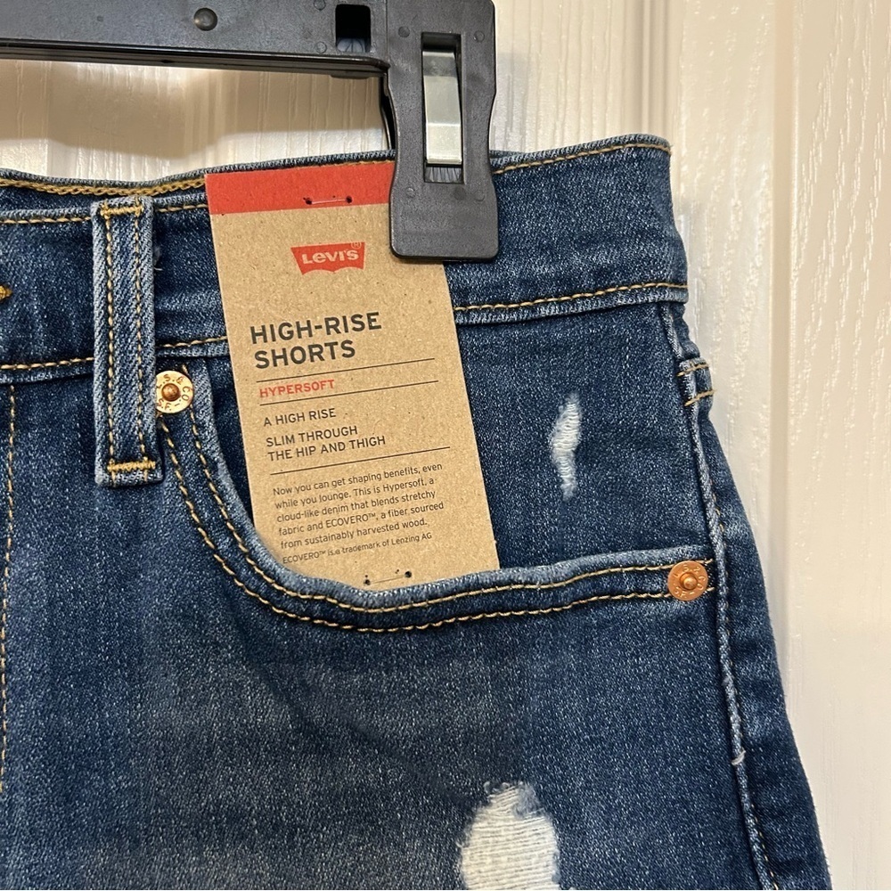 Levi's Women’s Distressed High Rise Denim Shorts in Dark Wash Size 27 - Picture 2 of 8
